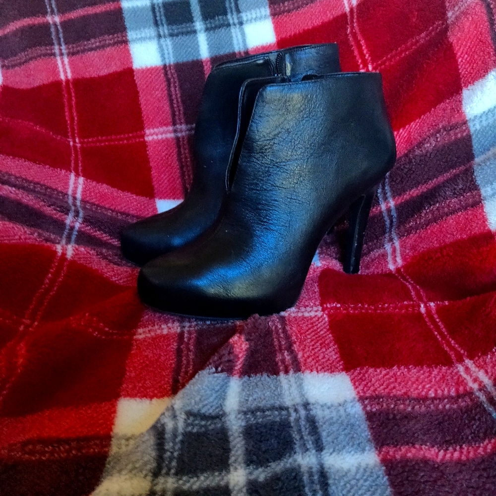 Black Jessica Simpson booties
